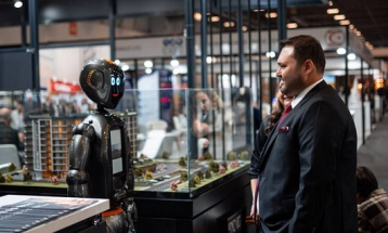 Novo Şirketler Grubu, Türk inşaat sektörünün ilk insansı robot satış uzmanı “Astra”yı MÜSİAD Expo’da tanıttı
